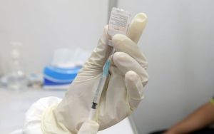 Pancing Minat Lansia untuk Vaksin, Pemkot Tangsel Beri Hadiah Minyak Goreng
