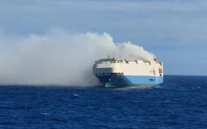 Kapal Kargo Angkut Mobil Mewah Terbakar di Samudera Atlantik, Ada Volkswagen dan Porsche