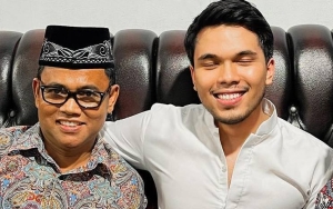 H. Faisal Turun Tangan Jadi Pengarah Gaya Saat Foto, Thariq Halilintar Auto Semringah Disuruh Begini