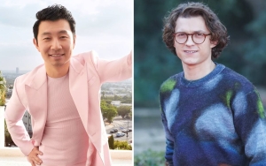 Simu Liu Pamer Dapat Pesan Suara Pujian dari Tom Holland Setelah Nonton 'Shang-Chi'