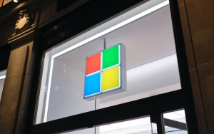 Pemuda Singapura Tipu Microsoft di Usia 16 Tahun, Buat Klaim Garansi Palsu Untuk Dapatkan 56 Laptop