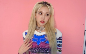 Jeon Somi Unboxing Kado Spesial dari Jennie BLACKPINK, Kotaknya Gede Banget