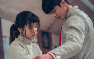 Anak Kim Tae Ri Santai Edit Foto Bareng Nam Joo Hyuk di 'Twenty-Five, Twenty-One', Pamer Ayah?