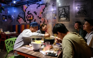 Hong Kong Mulai Berlakukan Syarat Vaksin untuk Masuk ke Toko Hingga Restoran