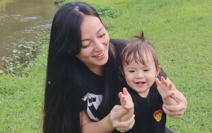 Berwajah Bule, Gaya Chloe Putri Asmirandah Pakai Kebaya Gemesin Banget