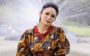 Krisdayanti Jajal Senjata Baru Saat Latihan Wushu, Aksinya Bikin Iri Rekan Artis