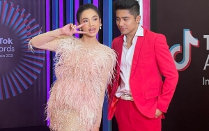 TikTok Awards 2022: Lyodra dan Riza Syah Debut Red Carpet Sebagai 'Pasangan' Usai Go Public