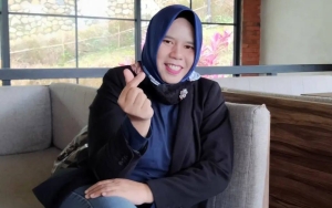Terkendala Bahasa, Rohimah Ternyata Pakai Bantuan Ini Saat Komunikasi dengan Suami Bule