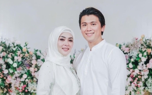 Suami Tajir Melintir, Syahrini Cuma Dapat Buket Bunga di Ultah Nikah Ketiga?