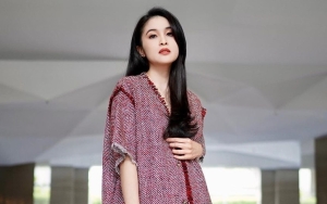Dikenal Tak Doyan 'Jual' Kehidupan Pribadi, Sandra Dewi Putuskan Bikin YouTube Tuai Respons Begini
