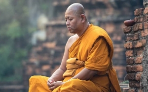 Biksu Buddha di Thailand Selenggarakan Pemakaman untuk Diri Sendiri, Ingin Normalkan Kematian?