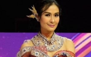 Iis Dahlia Larang Suami Protes Saat Koleksi Barang Mewah