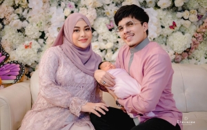 Abaikan Uus, Atta Halilintar Happy Gendong Ameena Hanna Dalam 8 Potret Ini 