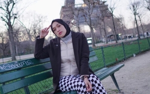 Ririe Fairus Hempas Masa Lalu Melenggang Cantik di Paris, Bagaimana dengan Sang 'Rival'?