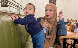 Pose Enggak Mood Difoto, Potret Putra Zaskia Sungkar Malah Banjir Ribuan Komentar