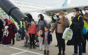 Tiba di Tanah Air, Puluhan WNI yang Dievakuasi Dari Ukraina Jalani Karantina 3 Hari