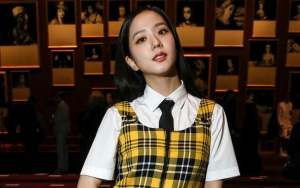 Jisoo Menjelma Bak Dewi Yunani Pakai Gaun Putih Dior di BLACKPINK Welcoming Collection