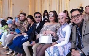 Sarwendah Super Anggun, Intip Sederet Potret Selebriti Pakai Batik Di Paris Fashion Week 2022