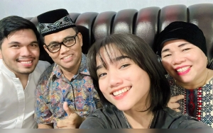 Usai Panggil Akrab, Adab Thariq Halilintar Sambut Ayah-Ibu Fuji Saat Bertamu Juga Sedot Perhatian