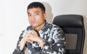 Beraksi di Atas Panggung, Pesona Fadly Bikin Klepek-klepek Parah!
