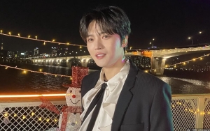 Kim Jaejoong Dikritik Gara-Gara Pamer Surat Suaranya Sendiri di TPS