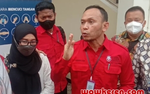 Sidang Dakwaan Adam Deni Ditunda, Begini Reaksi Sang Ibu