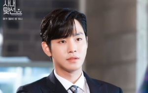 Promosi Nyeleneh, Ahn Hyo Seop 'Paksa' Karyawan GoFood Nonton 'Business Proposal'