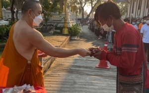 Biksu di Thailand Menang Lotre Hingga Rp 7 M Lebih, Langsung Bagi-bagi ke Warga