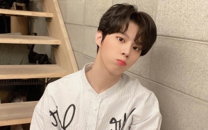 Kim Wooseok UP10TION Kelewat Bangga Bisa Jadi Penyanyi Sekaligus Aktor