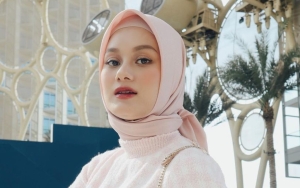 Jadi Perdebatan, Dinda Hauw Akui Bangga Tampil di Paris Fashion Show Bareng Sosok Ini