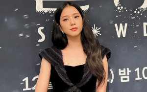 Jisoo BLACKPINK Tampil Serba Hitam di Bandara, Ada Fanboy yang Beruntung