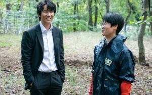 Kim Nam Gil Cs Pancarkan Aura Bahagia di Lokasi 'Through The Darkness', Begini Kata Tim Produksi