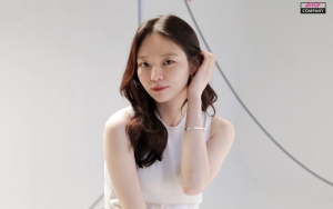 10 Potret Esom Awet Imut Umur 30-an, Bikin Sedih Absen Di 'Taxi Driver' Season 2