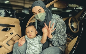 Cara Zaskia Sungkar Tegur Sang Putra Saat Ketahuan Makan Sisa Makanan Jadi Sorotan