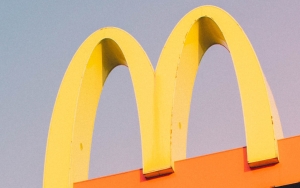 Antrean Panjang Terjadi Jelang Gerai Tutup, Orang Rusia Jual Kembali McD Lebih Mahal Secara Online