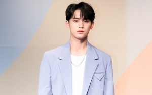 Mingyu Seventeen Tuai Pro Kontra Usai Beredar Video Dirinya Lakukan Skinship Peluk Staf Wanita