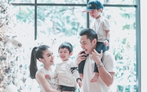 Gemasnya Putra Sandra Dewi 'Cosplay' Jadi Harvey Moeis Sang Ayah, Dandan Sok Dewasa