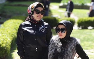 Adik Syahrini Refleks Jilat Tangan di Tengah Promosikan Makanan, Sontak Bikin 'Ilfeel'?