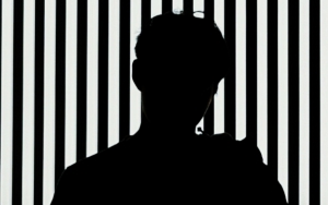 Penyanyi Rookie yang Debut Lewat Program Survival Diduga Berikan Hadiah dari Fans kepada Pacarnya