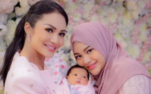 Sambil Berkaca-kaca, Krisdayanti Kenang Masa Bayi Aurel Hermansyah Sudah Ikut Syuting