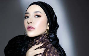 8 Potret Gaya Kece Shandy Purnamasari Selama Di Paris, Pakai Daster Hingga Warna 'Mentereng'
