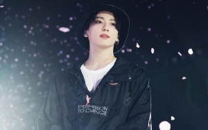 Kostum Bermasalah dan Nyaris Telanjang Dada, Reaksi Jungkook BTS Tak Terduga