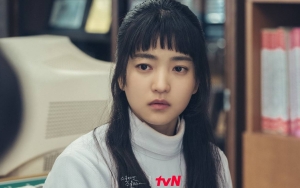 Bikin Kepikiran Lagi, Versi Dewasa Kim Tae Ri Tak Ingat Momen Liburan Geng 'Twenty-Five, Twenty-One'