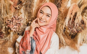 Ria Ricis Makin Diyakini Hamil, Video Duduk di Lantai Sambil Makan Es Krim Malah Dikritik
