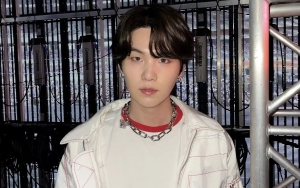 Sikutnya Sampai Merah, Insiden Suga BTS Terpeleset di Konser Jadi Tertawaan