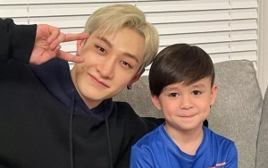 Bang Chan Bikin Girang Usai Pose Menggemaskan Bareng William dan Bentley Hammington