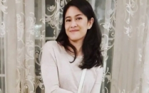 Dian Sastro Jadi Kameraman Demi Tugas Anak