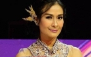 Pose Cantik, Iis Dahlia Banjir Pujian Netter