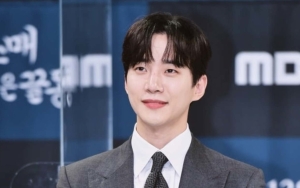 Begini Reaksi Malu-malu Junho 2PM Usai Dipuji Staf Saat Syuting Iklan Kosmetik