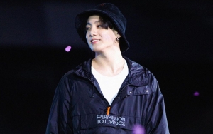 Fancam Jungkook Tak Sadar Umbar Bodi Seksi di Konser BTS Raup View Fantastis